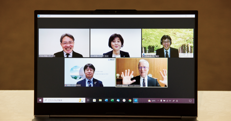 Zoomの画面と資料