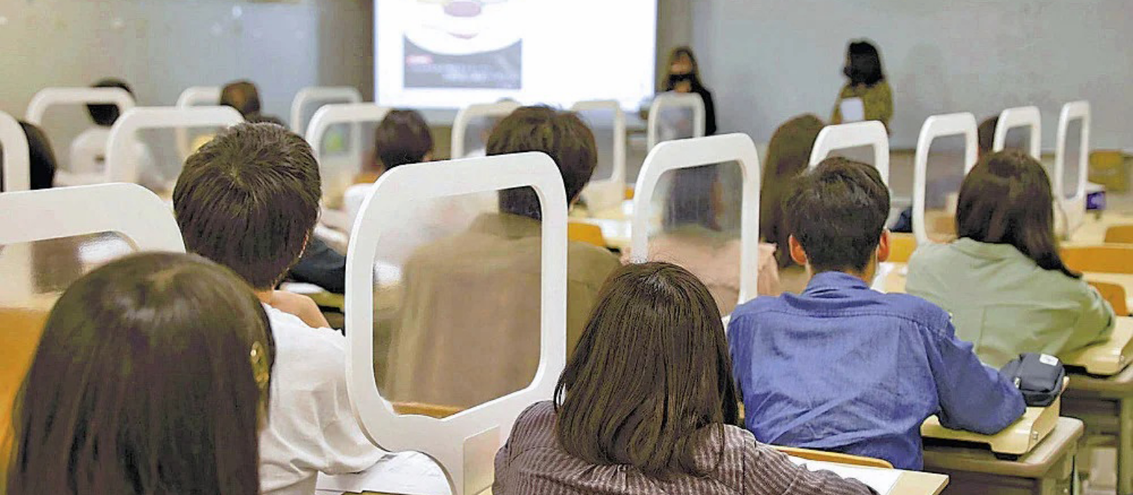 アクリル板を設置した授業の写真